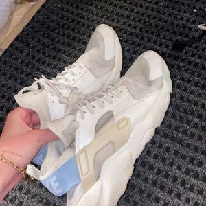 nike blue and white air huarache